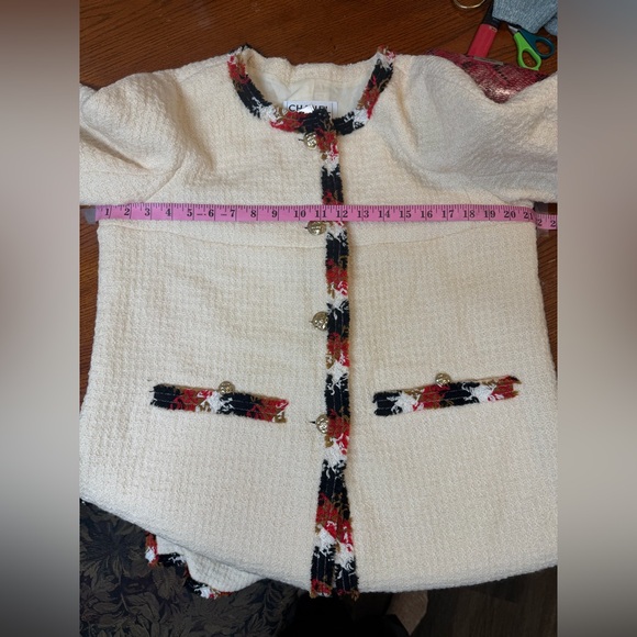 CHANEL Ivory Tweed Coat with Vibrant Trim - Picture 4 of 17